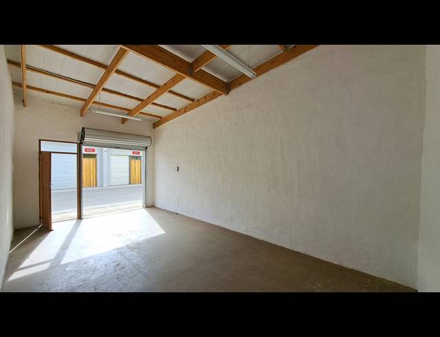 12M² OFFICE TO LET IN WILLOW PARK MANOR